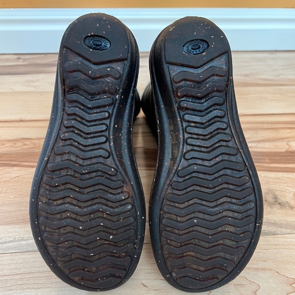 UGG Mid-Calf Dark Gray/Black Leather Sheepskin Kona Boots - Picture 4 of 5